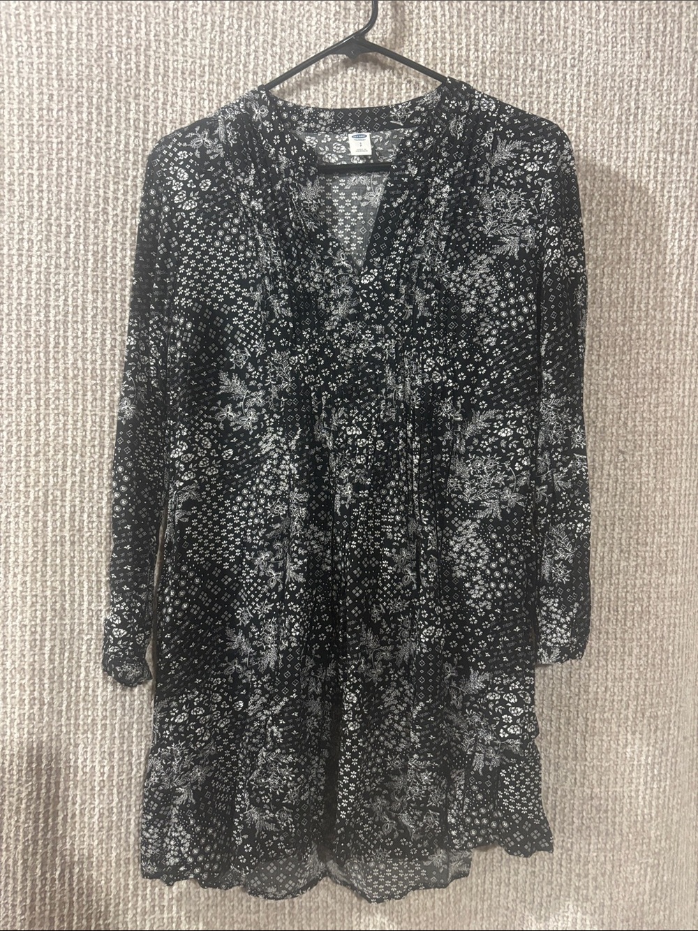 Old Navy Black & White Floral Tiered Long-Sleeve Dress